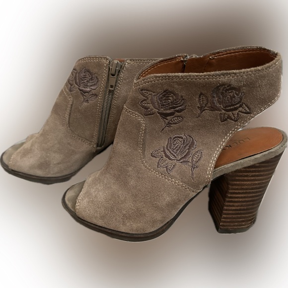 Lucky Brand Floral Embroidery Stone Suede Peep-Toe Zip Bootie Size 6 - Picture 2 of 7